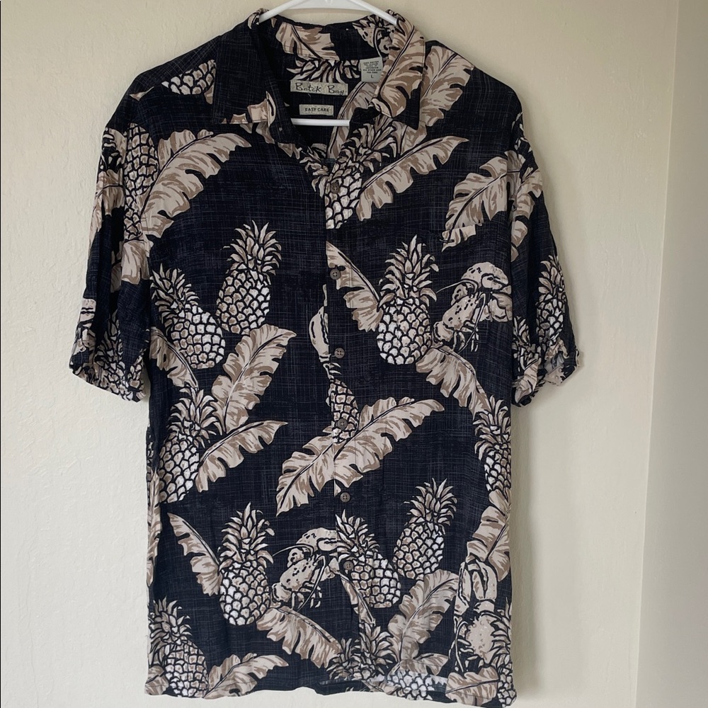 Batik Bay Lightweight Short Sleeve Button up Shirt Size Large